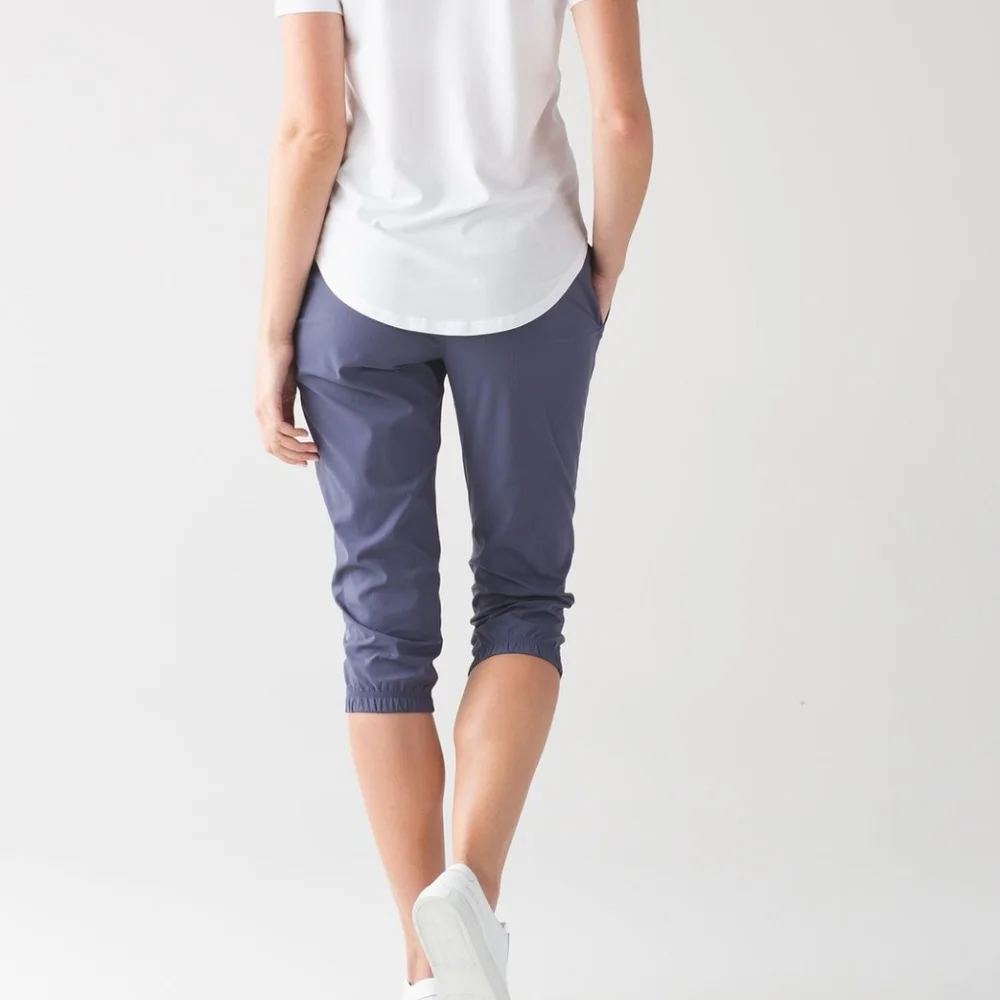 Lululemon Dance Studio Crop II Size 10 Blue Greyvy - Picture 2 of 8